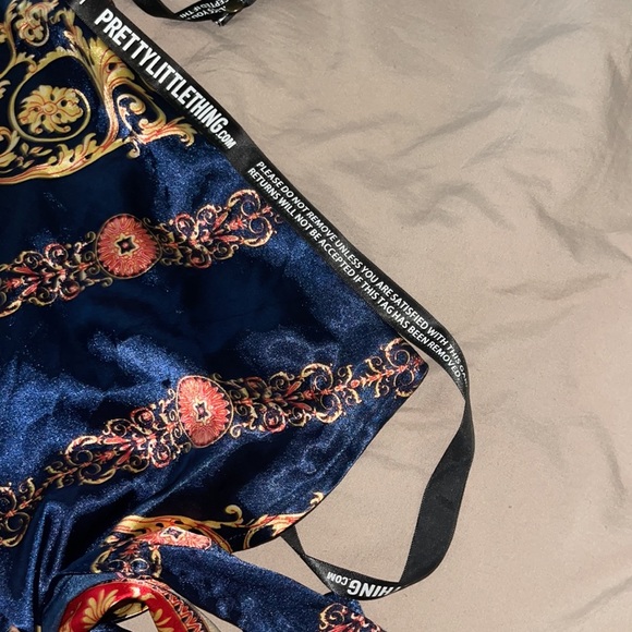 Brand new the front blouse - Picture 3 of 4